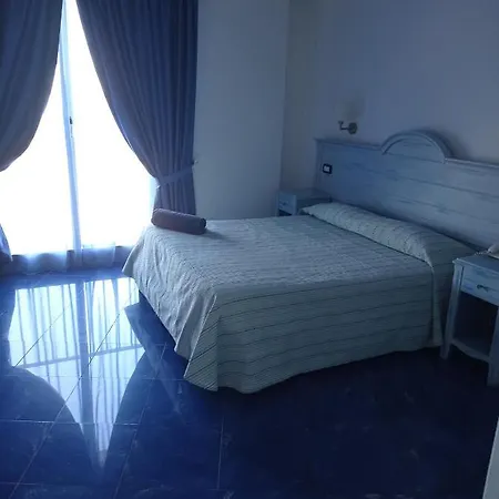 Blue Moon Hotel 3*