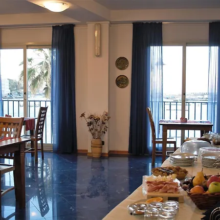 Hotel Blue Moon