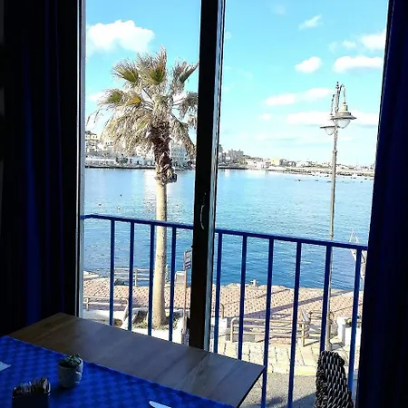 Hotel Blue Moon